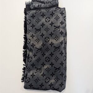 Size: Large. Louis Vuitton Black and Gray Monogram Scarf